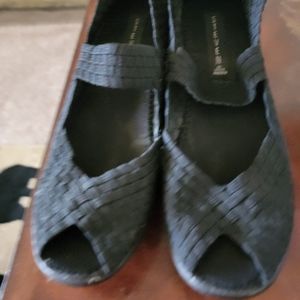 9 1/2 Steven slip on shoes. Small heel. Brynn is the style